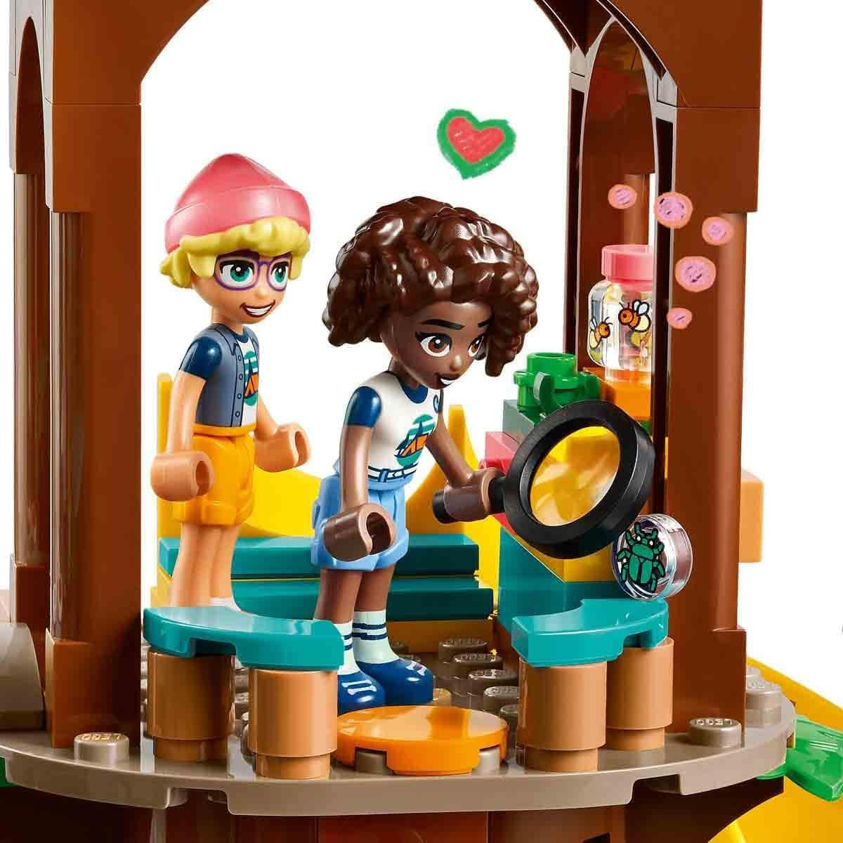 LEGO Friends Casa sull'albero al campo avventure, set da gioco per ragazze e ragazzi da 8 anni con 5 personaggi e 5 animali, idea regalo per giochi creativi, giocattoli sportivi, casa delle bambole 42631 Set da costruzione Besuche den LEGO-Store