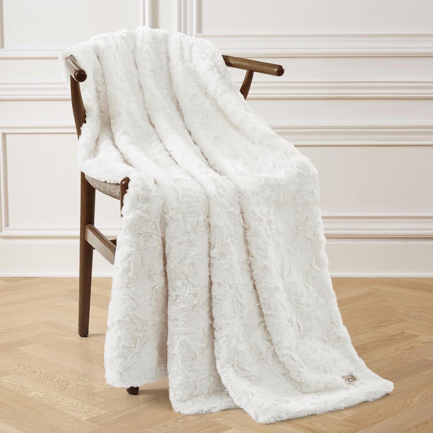UGG Adalee 10483 Soft Faux Fur Throw Blanket, Reversible, Luxurious, Cosy, Fluffy, Fluffy, Hotel Style, Boho, Home Decoration, Soft, Luxurious, Comfortable Blankets For Couch, 178 X 127 Cm, Paturi si Cuverturi UGG