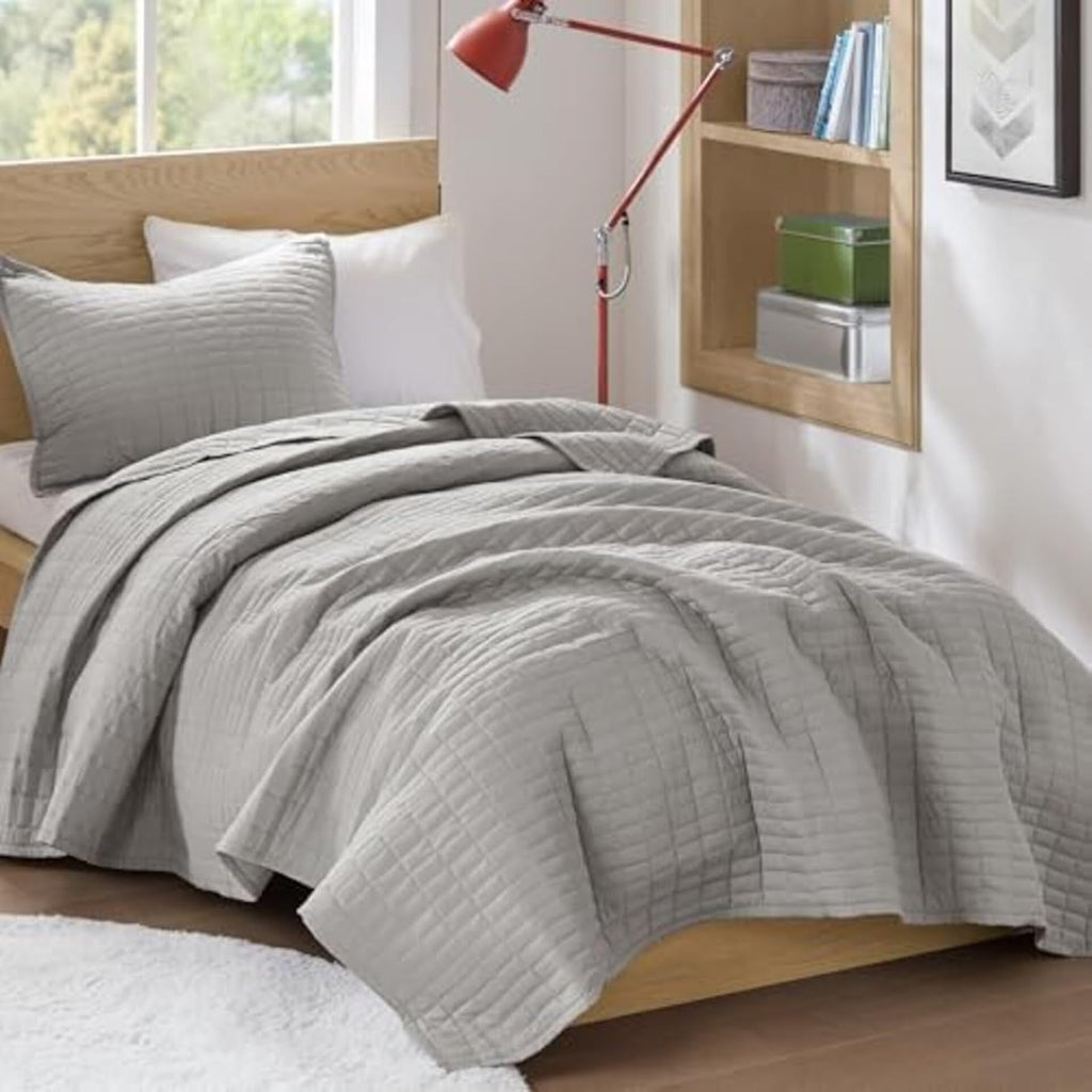 Comfort Spaces Kienna Quilt Set, cusături duble de lux, pătură de vară, ușoară, moale, lenjerie de pat pe tot parcursul anului, față de pernă asortată, albă, pătură pentru paturi King Size (264.2 X 228.6 Cm), Plapumi si pilote Naty Shop Gri Twin/Twin Xl(66"X90")