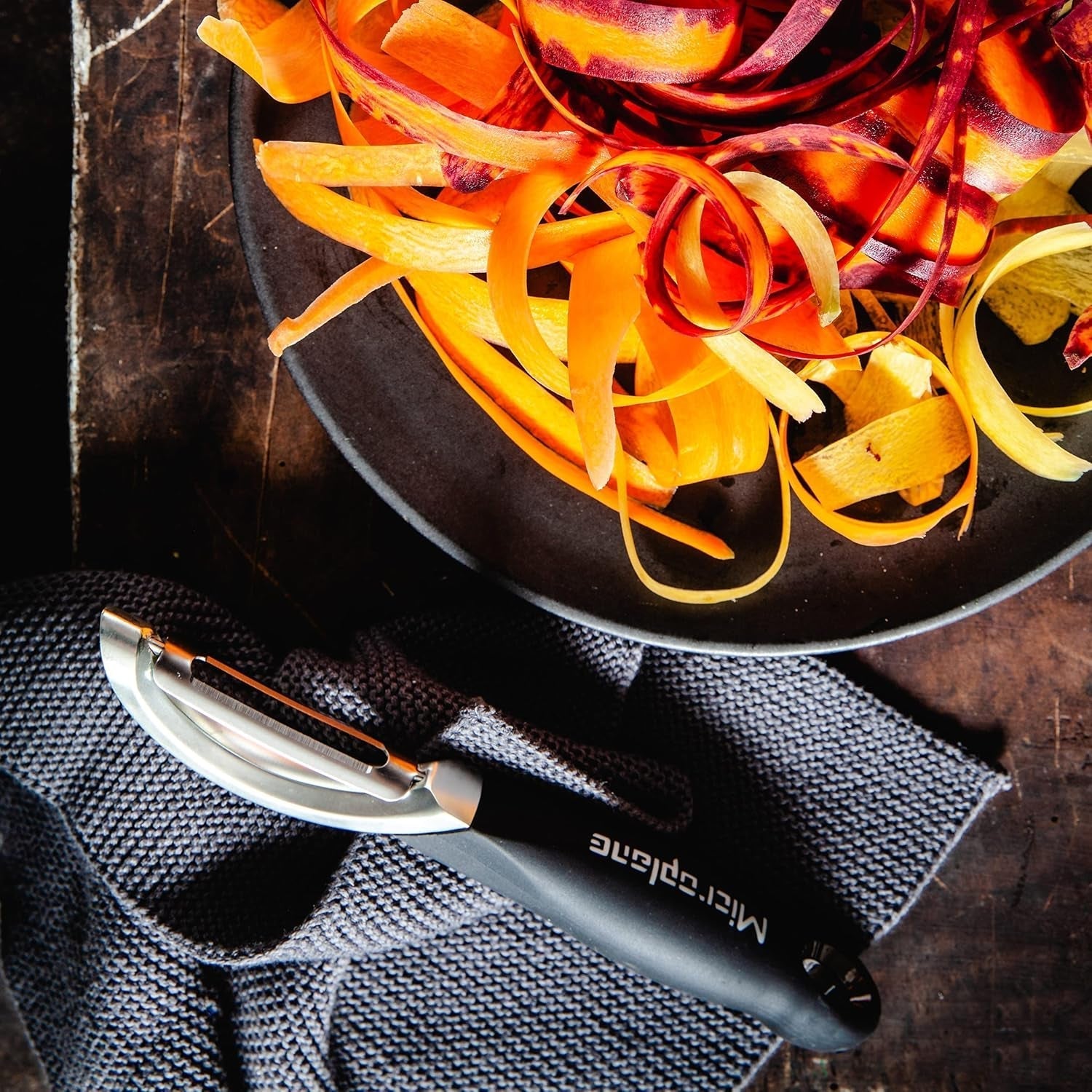 Naty Shop Pelapatate ambidestro professionale a doppia lama in acciaio inox Microplane