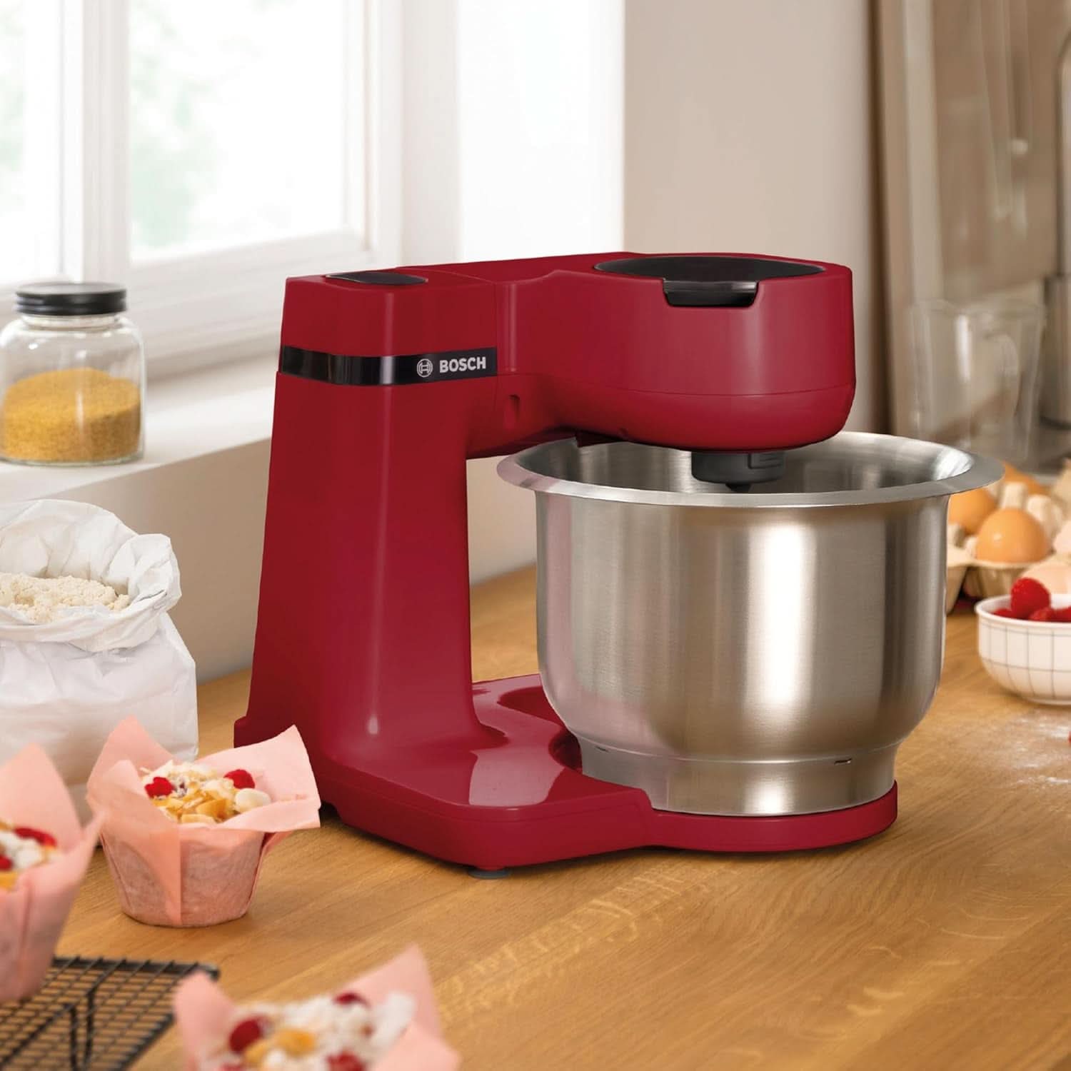 Bosch Küchenmaschine Serie 2 MUMS2ER01, Edelstahl-Schüssel 3,8 L, Planetenrührwerk, Knethaken, Schlag-, Rührbesen Edelstahl, Durchlaufschnitzler, 3 Scheiben, 700W, Rot Mama si Copilul Naty Shop