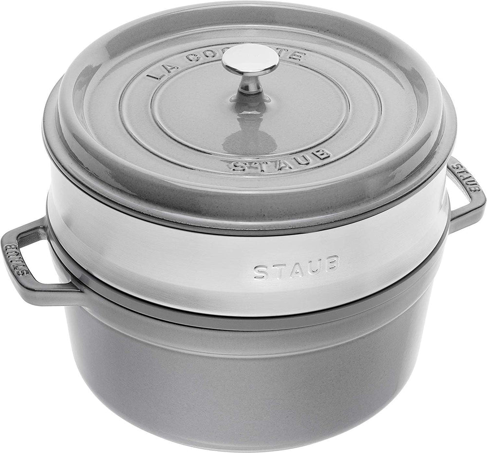 STAUB Gusseisen Bräter/Cocotte, Mit Dämpfeinsatz Aus Edelstahl, Rund 26 Cm, 5.2 L, Aromaregen Funktion Für Optimale Befeuchtung, Für Alle Herdarten Inkl. Stampi per induzione e cottura al forno, Kirschrot, Rot e teglie Naty Shop Graphitgrau