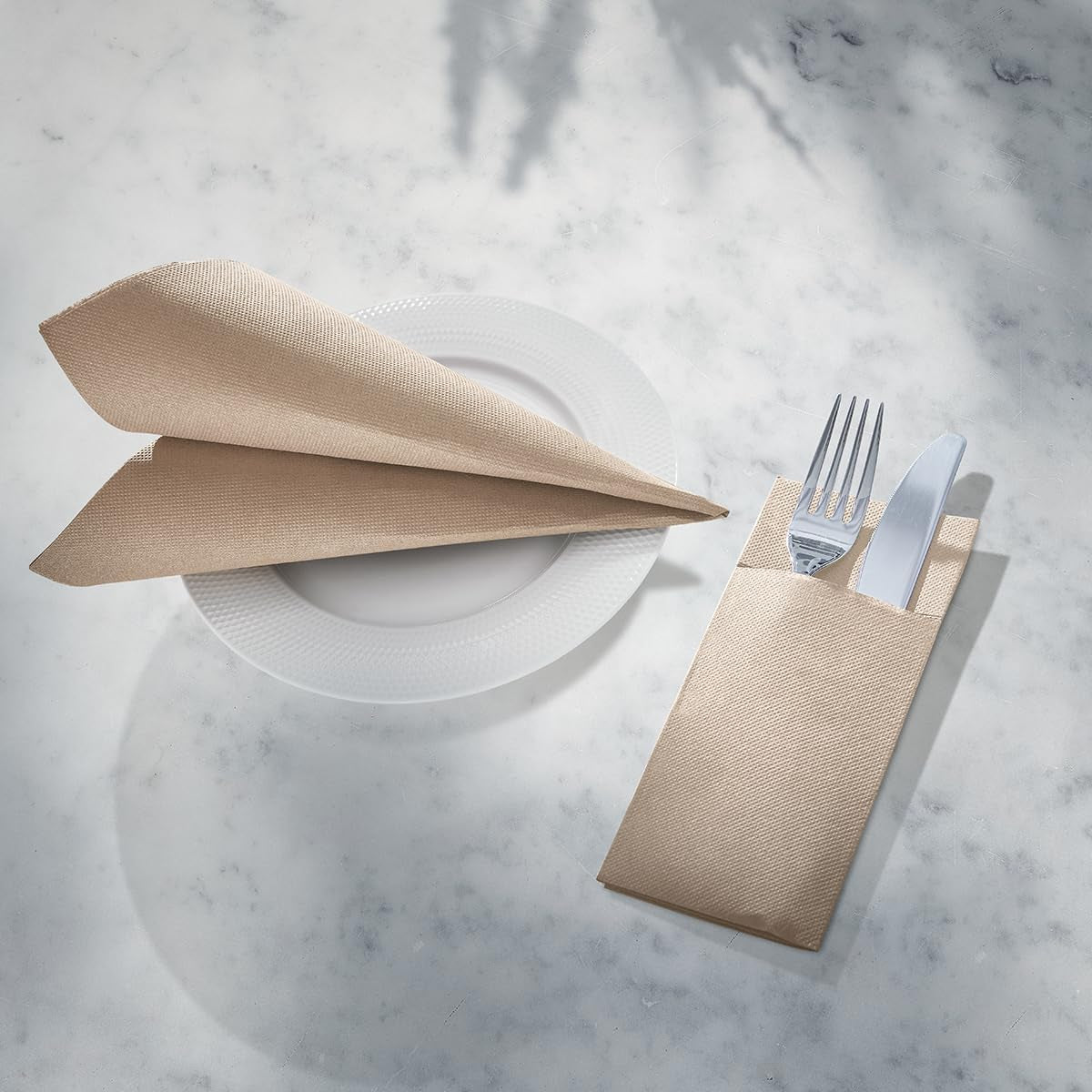 PAW - Șervețele pentru tacâmuri Airlaid - Fabric-like (1/8 fold) | 25 bucăți | Ideal pentru nuntă, botez, comuniune, aniversare | Saci de șervețele pentru tacâmuri | Bej