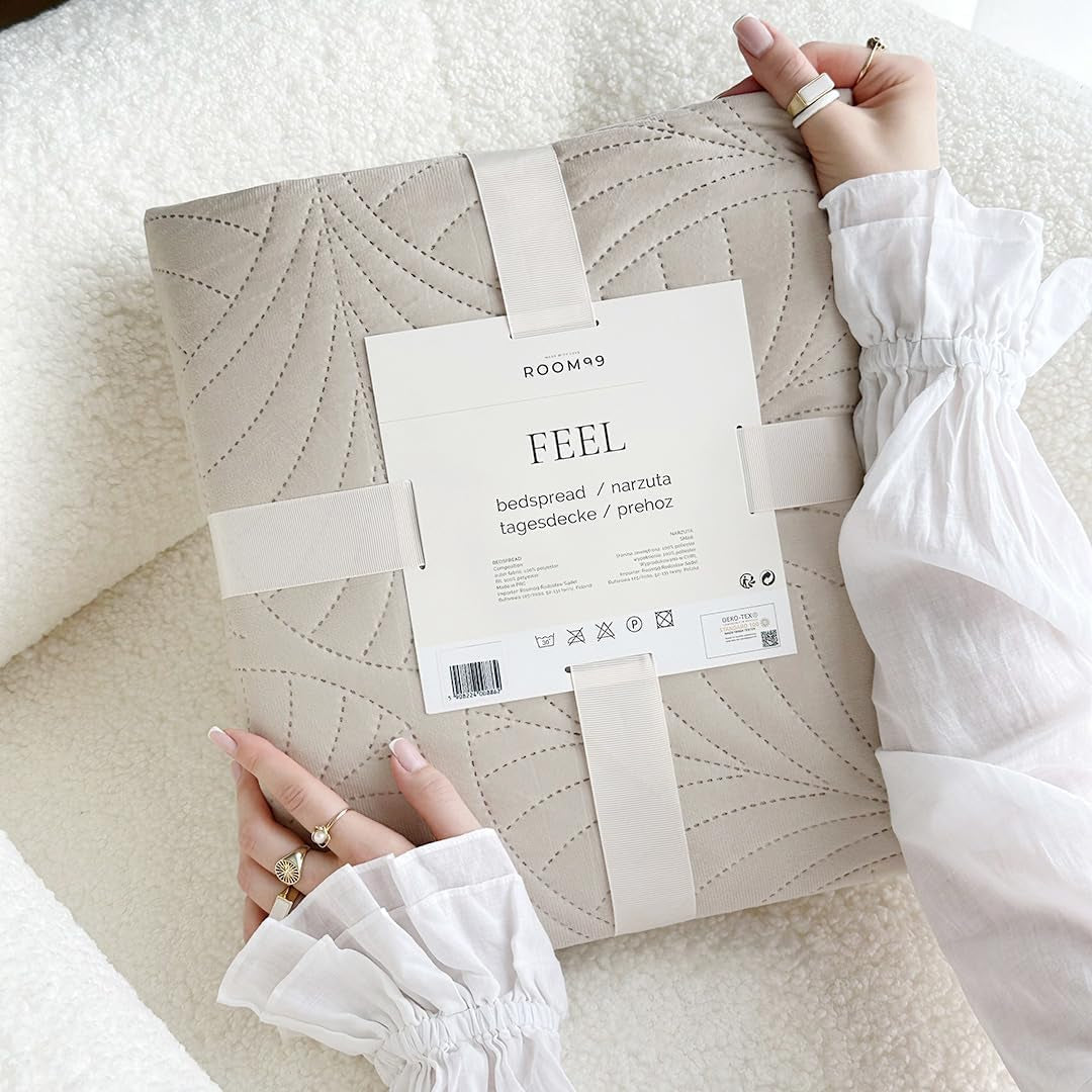 ROOM99 Feel Elegante copriletto in beige 220 x 240 cm Copriletto versatile come copriletto o divano Coperta per letto e divano Stile coperta Ideale come copriletto Velluto Letti e coperte in velluto Besuche den ROOM99-Store