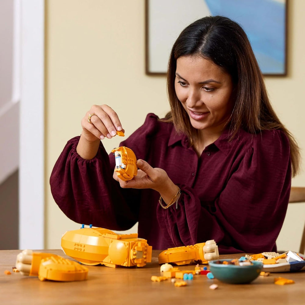 Lego Ç€ Disney Simba, il giovane re leone, giocattolo costruibile da collezionare con figurine di animali creative, attività rilassante per adulti, idea regalo per donne 43247 Set da costruzione Besuche den LEGO-Store