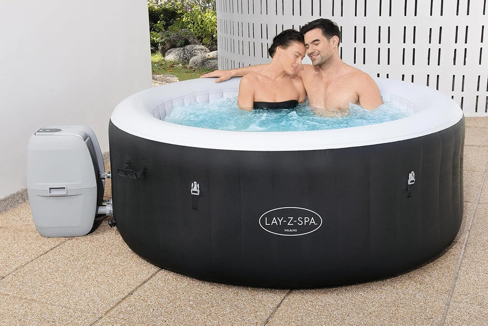 Pachet format din cada cu hidromasaj Lay-Z-SPA Miami AirJet™, 180 x 66 cm, 2-4 persoane, rotundă, neagră + husă termică Lay-Z-SPA Xtras EnergySense Ø 180 x 66 cm, rotundă