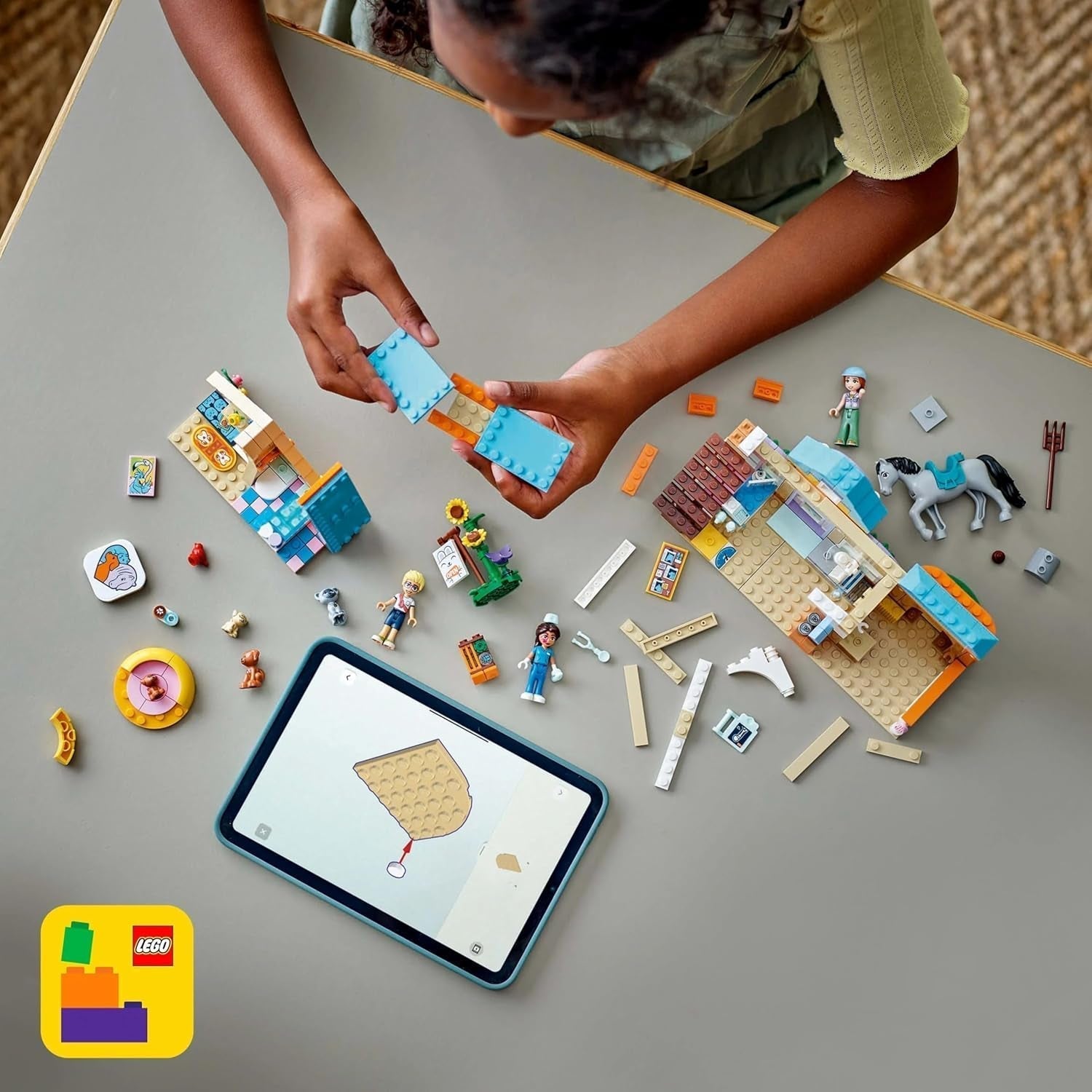LEGO Friends Gabinetto veterinario per cavalli e animali domestici, set da costruzione e da gioco per giochi di ruolo fantasiosi con 3 minifigure e 5 personaggi di animali, idea regalo per ragazze di 7 anni 42651 Set da costruzione Besuche den LEGO-Store