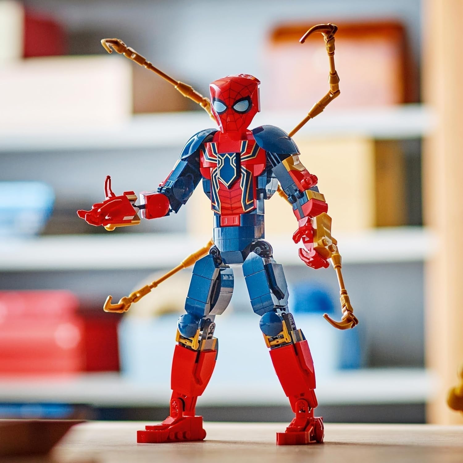 LEGO Marvel Iron Spider-Man Mattoncini da costruzione Supereroe Action Toy per bambini 8+ Set di armature per ragazzi e ragazze Modello costruibile Avengers Idea regalo per i fan dei film Marvel 76298 Set di costruzioni Beuche den LEGO-Store