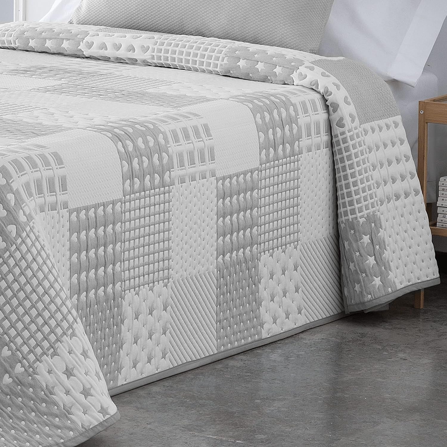 Copriletto leggero Sofia 21 Per letti matrimoniali da 180 e 200 cm, Copriletto Per letti da 180 e 200 cm, Letti e coperte grigie Besuche den VIALMAN-Store