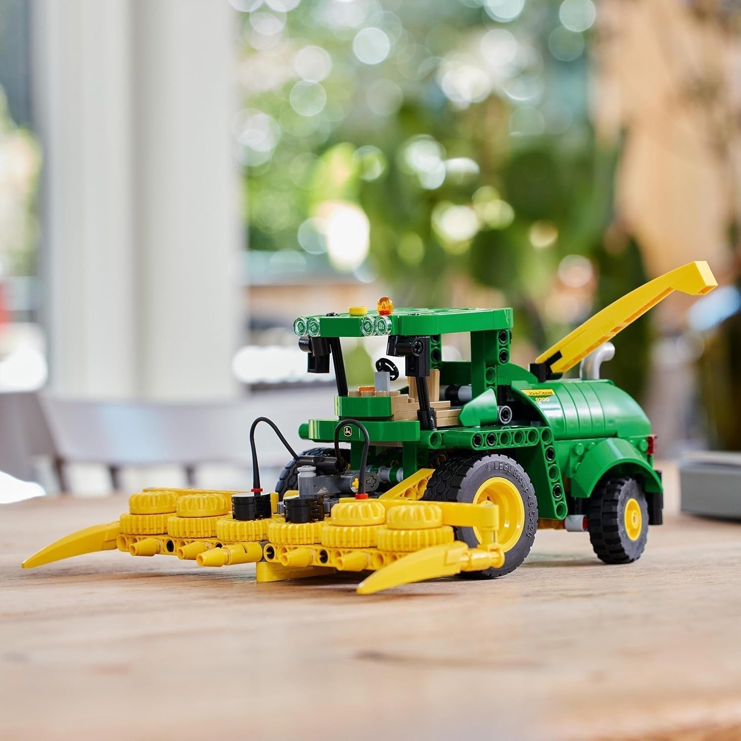 LEGO Technic John Deere 9700 Mietitrice giocattolo per bambini Trattore Fattoria Set Modello di veicolo con funzioni realistiche Regalo per ragazzi e ragazze 9 anni 42168 Set da costruzione Besuche den LEGO-Store