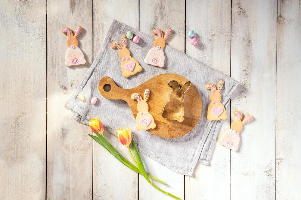 Formă de biscuiți Dr. Oetker „Iepure mare în picioare”, formă de biscuiți și fursecuri din seria „Paștele auriu” (culoare: argintiu), cantitate: 1 bucată