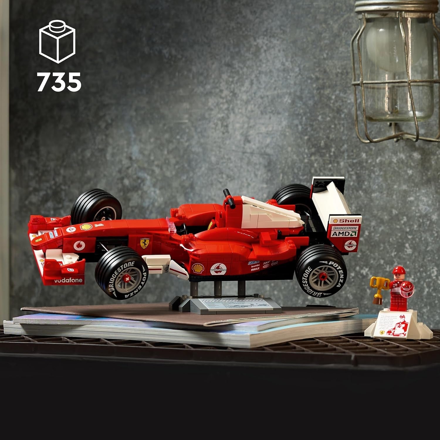 LEGO Icons Ferrari F2004 und Michael Schumacher - F1 Rennwagen Modellbau für Erwachsene - F1 Modellauto Set mit V10-Motor & sammelbarer Fahrer Minifigur - Formel 1 Geschenk zum Vatertag - 11375