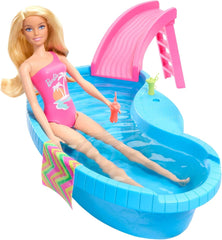 Bambola Barbie e accessori - piscina con scivolo e accessori per ore di divertimento al sole, costume da bagno rosa con design tropicale, per bambini da 3 anni, HRJ74 Naty Shop Dollhouses