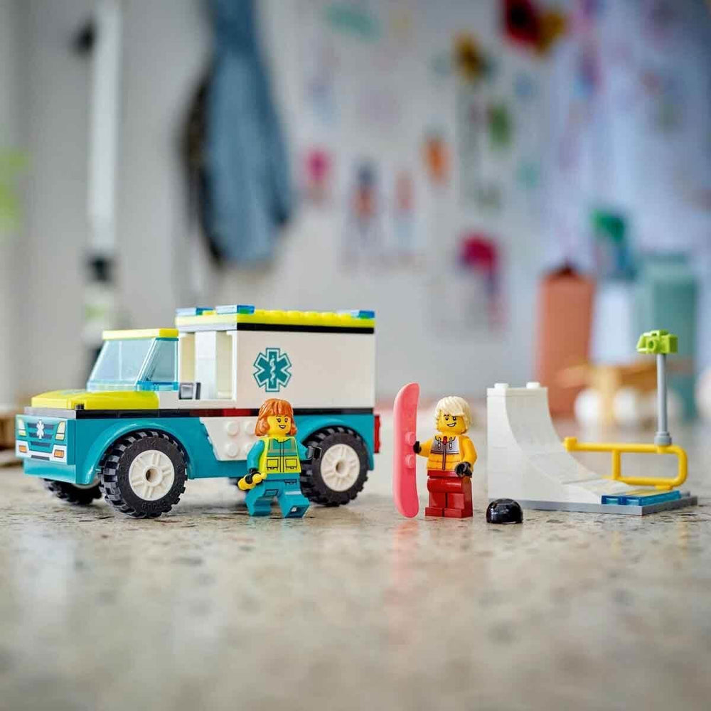 Ambulanza e snowboarder LEGO City, set da gioco ambulanza con macchinina e 2 minifigure, personaggio dello snowboarder e del paramedico, regalo fantasioso per ragazzi e ragazze dai 4 anni 60403 Set da costruzione Besuche den LEGO-Store