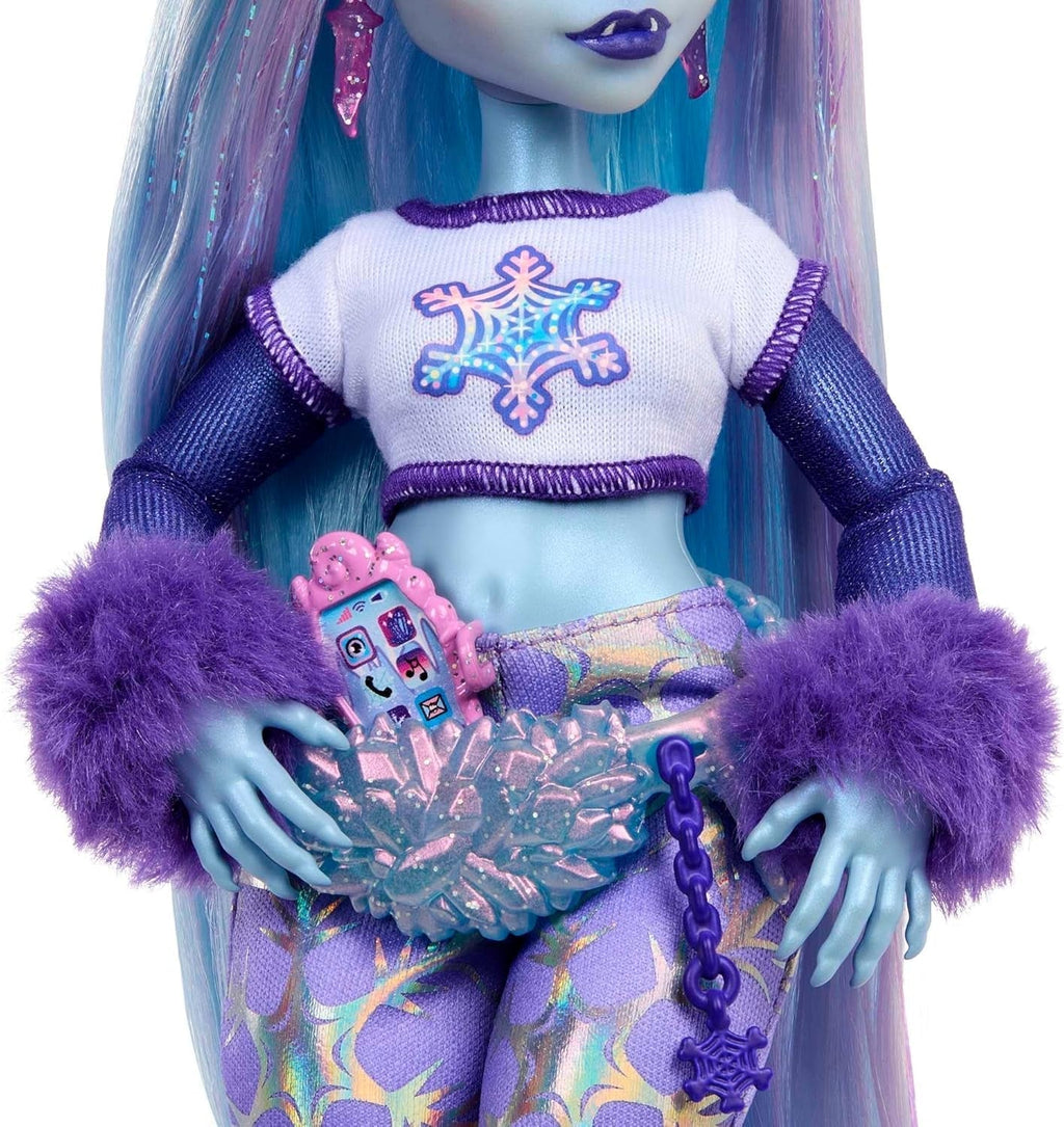 Monster High Abbey Bominable Yeti cu animal de companie Mammoth și accesorii - aspect Spook-tastic Snowflake pentru copii 4+, HNF64 Papusi Naty Shop