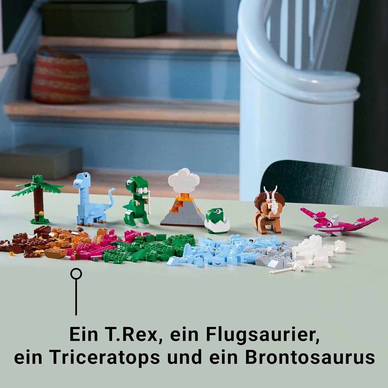 Set da costruzione creativo Dinosauri LEGO Classic con modelli di animali e figure in mattoncini, esperienza di gioco fantasiosa, regalo per ragazzi e ragazze dai 5 anni, inclusi i set da costruzione T.Rex e Triceratopo 11041 Besuche den LEGO-Store