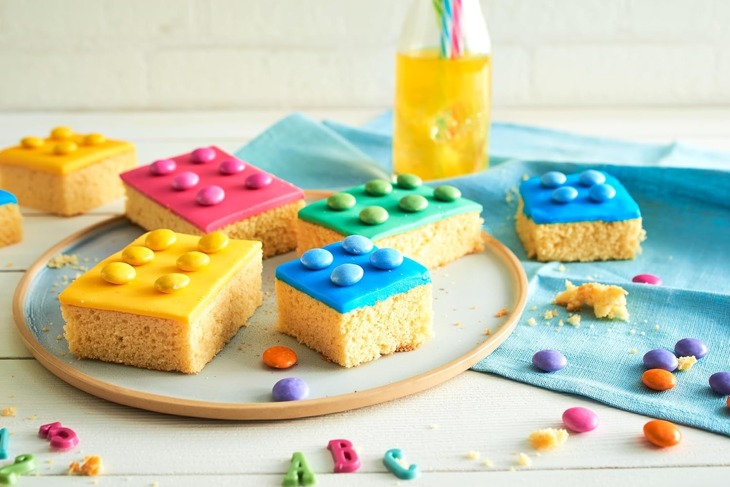 Decorazioni Di Lenticchie Al Cioccolato RUF Love Chocolate, realizzate con finissimo cioccolato al latte con una croccante e colorata glassa di zucchero, 75g per scatola