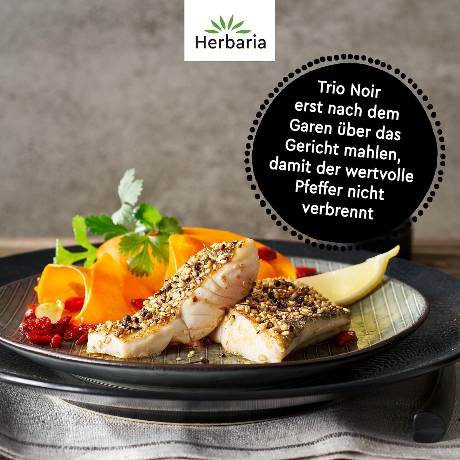 Herbaria Trio Noir bio 75g M-Dose – Bio Pfeffer schwarz ganz – ganze Pfefferbeeren – schwarze Pfeffermischung aus biologischem Anbau von drei verschiedenen Regionen - in nachhaltiger Aromaschutz-Dose