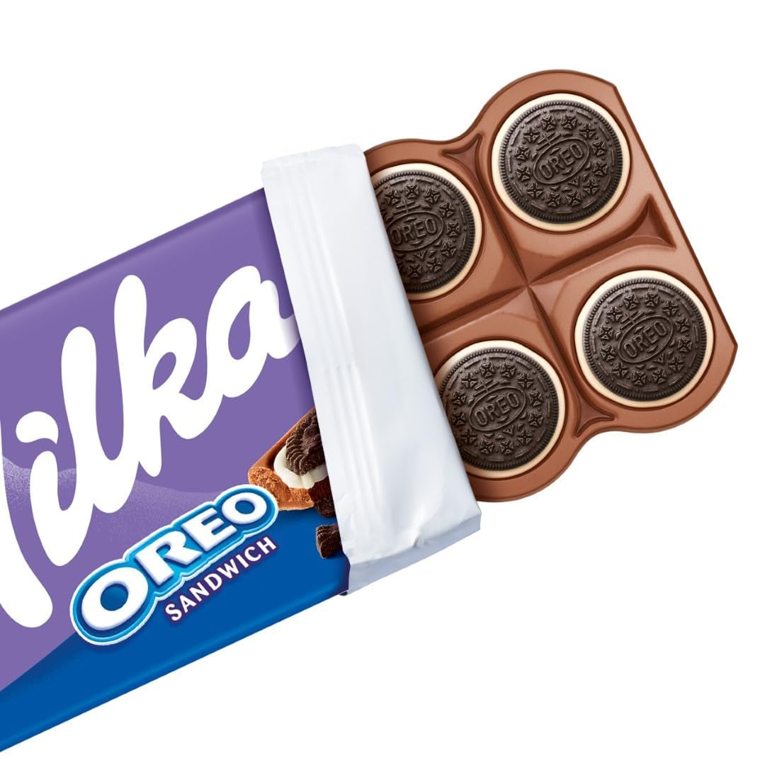 Milka Oreo Sandwich – Cioccolato al latte alpino, ripieno di pezzi croccanti di biscotti Oreo e morbida crema alla vaniglia – 92g