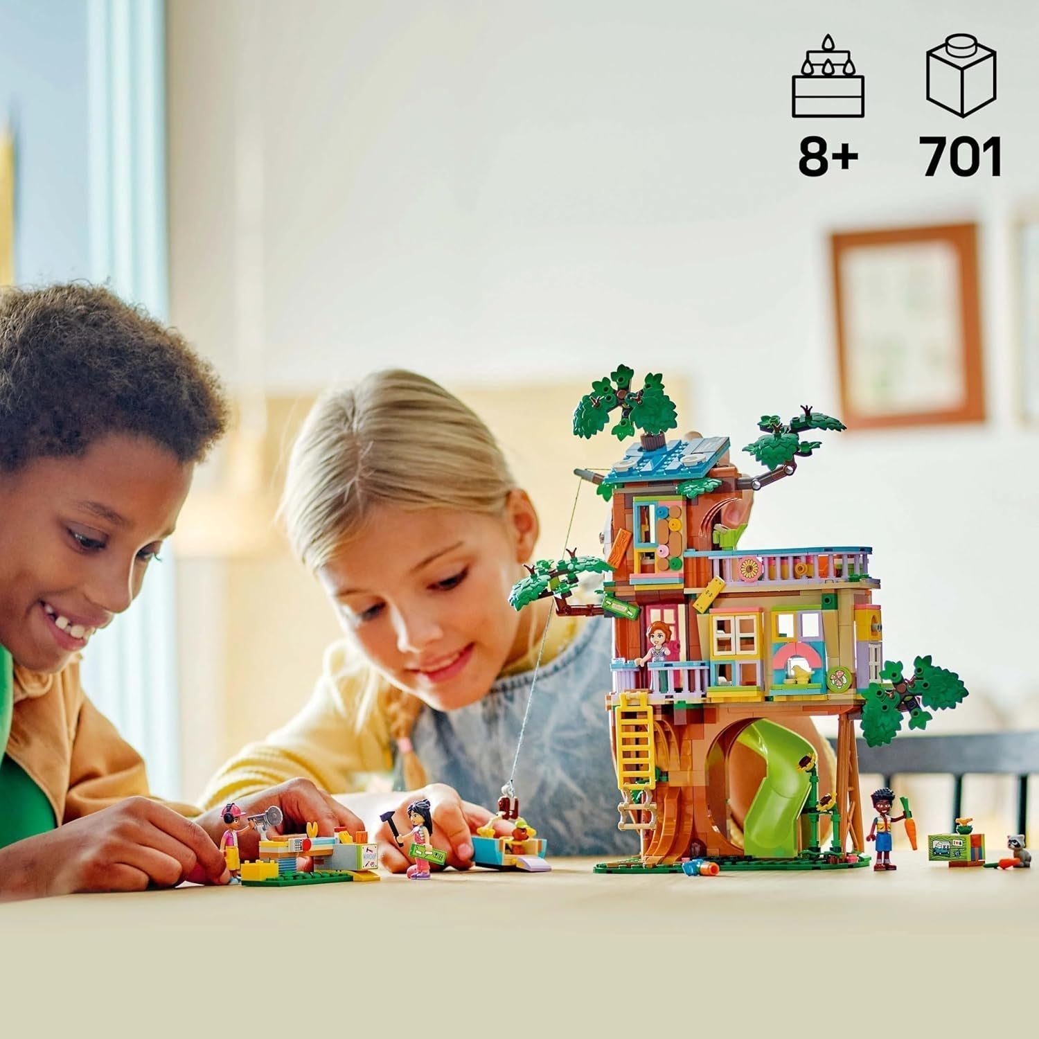 LEGO Friends Casa sull'albero Costruisci e gioca Set per giochi di ruolo Casa dei giocattoli per ragazze 8 anni Set con 4 minifigure di personaggi e 2 animali Idea regalo per bambini 42652 Set da costruzione Besuche den LEGO-Store