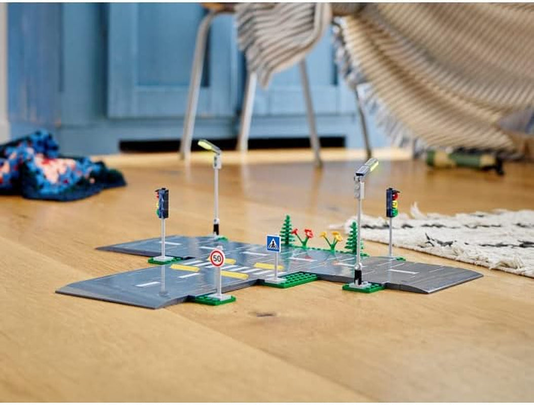 LEGO City Incrocio stradale con semaforo Set da costruzione con mattoncini fosforescenti 60304 Set da costruzione Besuche den LEGO-Store