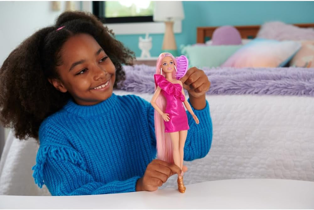 Barbie Totally Hair - Păpușă cu păr curcubeu extra lung, ușor de coafat și 10 accesorii de modă și styling, rochie cu buline și blocuri de culoare, pentru copii cu vârsta de 3 ani și peste, HKT96