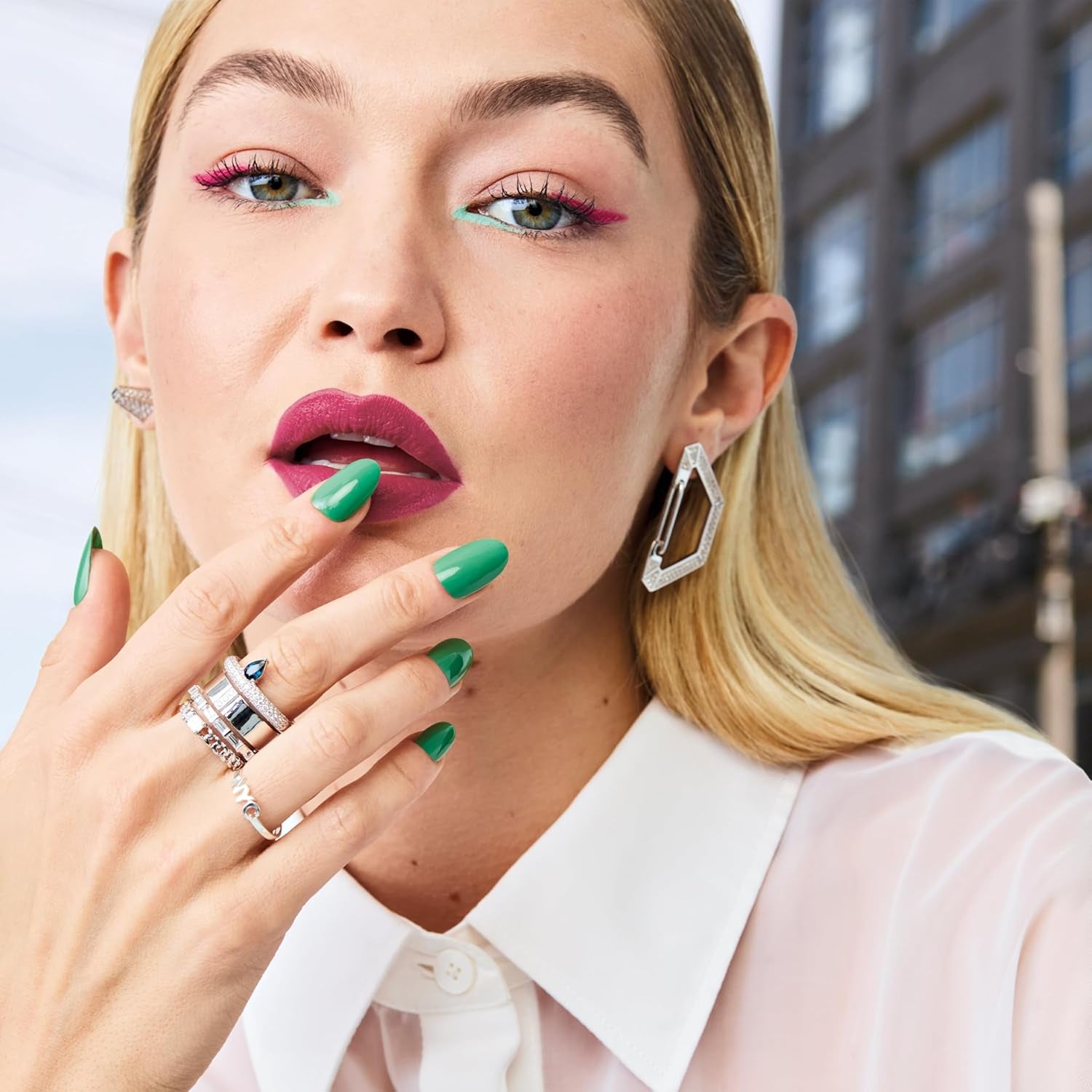 Maybelline New York Super Stay Ink Bonder 490 Hot Salsa Nail Polish - Smalto per unghie a lunga tenuta per unghie forti e colore intenso, 12,3 ml