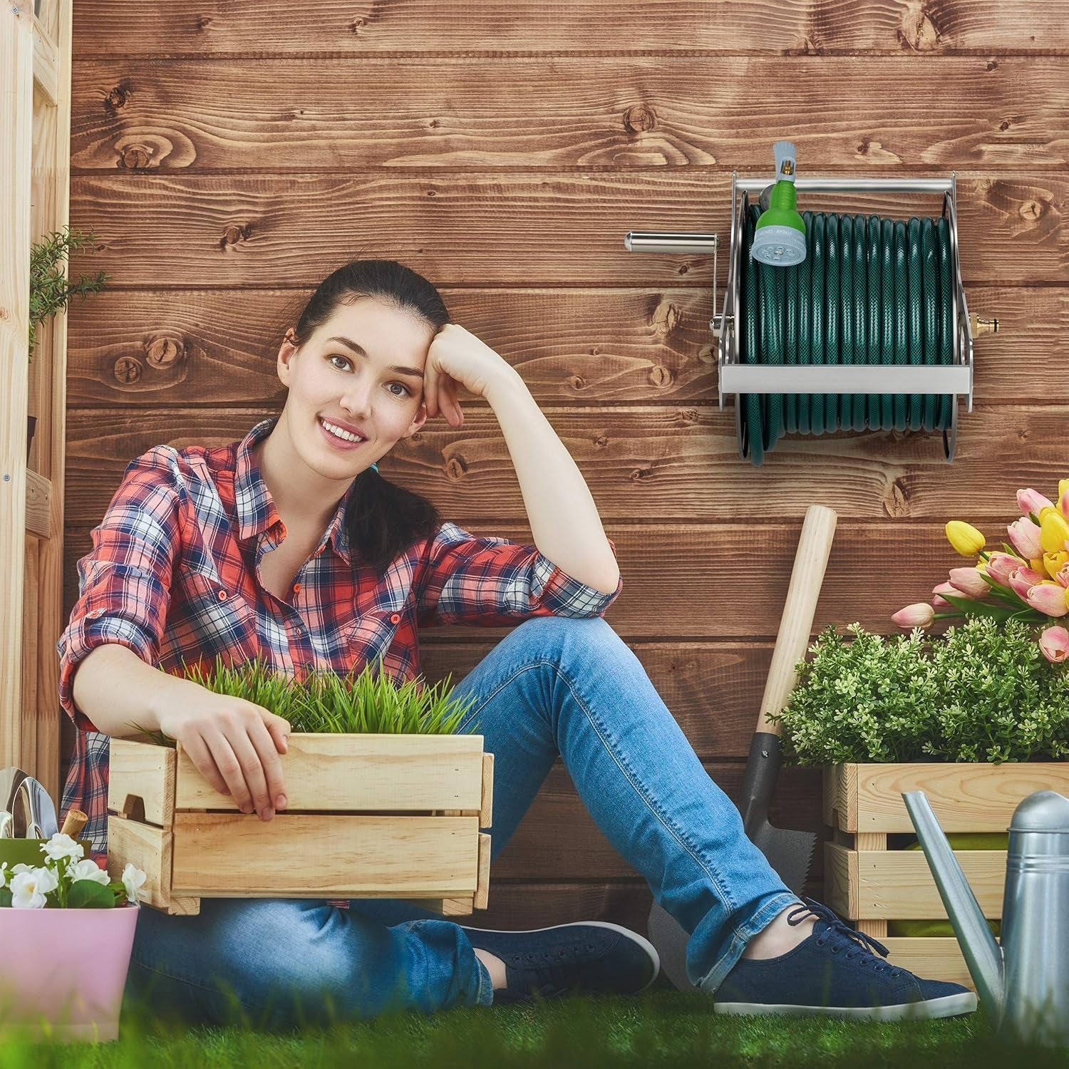 Relaxdays Rolă metalică pentru furtun, înfășurare furtun goală, oțel inoxidabil și aluminiu, montare pe podea și perete, 30,5x45x36,5 cm, argintiu