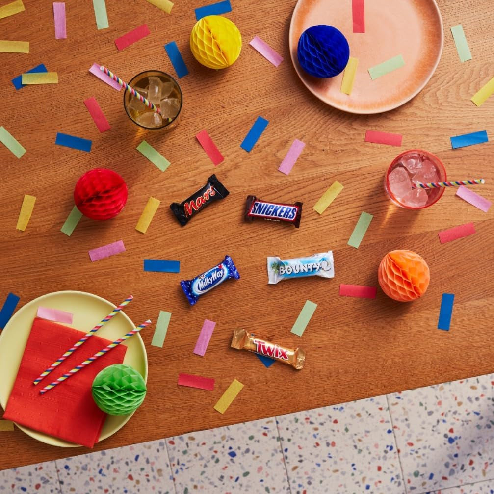 Confezione mista mini cioccolato, 71 mini snack al cioccolato (Mars, Snickers, Bounty, Twix, Milky Way) sotto forma di caramelle, ideali per una serata di football americano (1400 g)