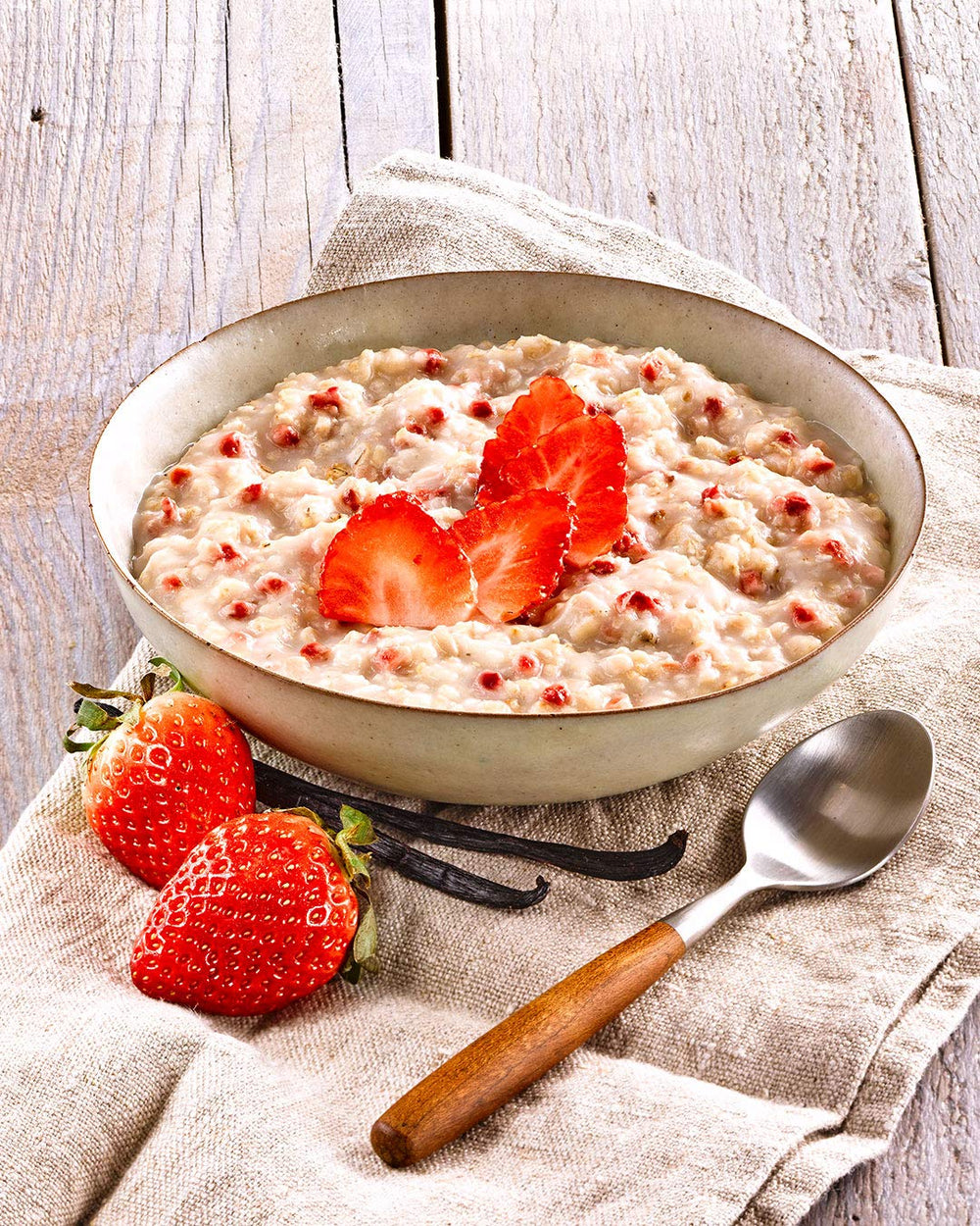 Farina d'avena istantanea RUF con fragole e vaniglia, un pasto estivo con avena pronto in 3 minuti, 1 busta x 65g