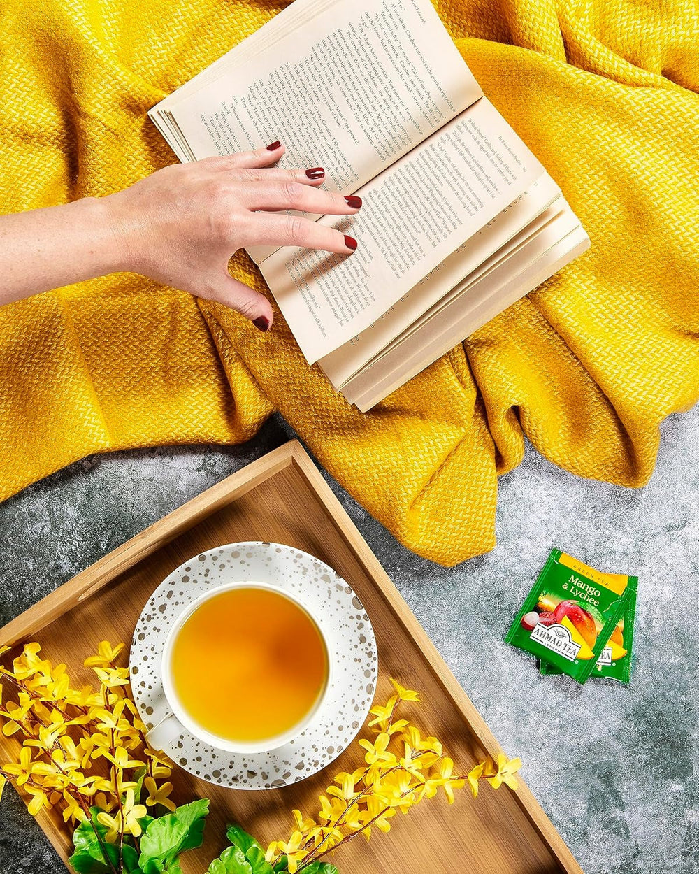 Ahmad Tea - Mango &amp; Lychee - Ceai verde cu mango și litchi - Cu bucăți de fructe - Plicuri de ceai ambalate individual, cu aromă sigilată, cu 2 g de ceai per porție - 20 de pliculețe de ceai cu bandă (pachet cu 2)