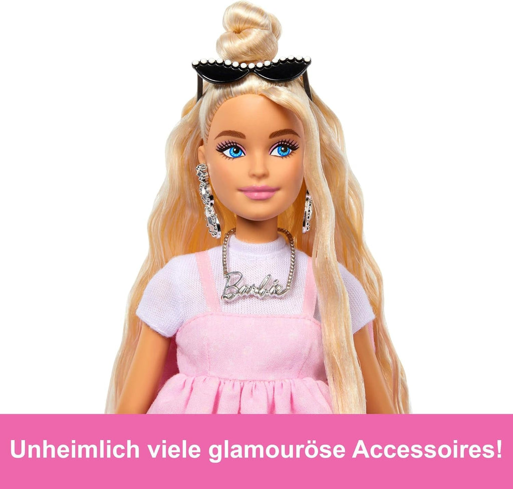 Păpușă Barbie Deluxe Style nr. 3 cu ținută Barbiecore, păr blond în coc înalt, rochie roz pastel cu fundiță supradimensionată și accesorii precum colanți Fishnet, HYV27 Papusi Naty Shop