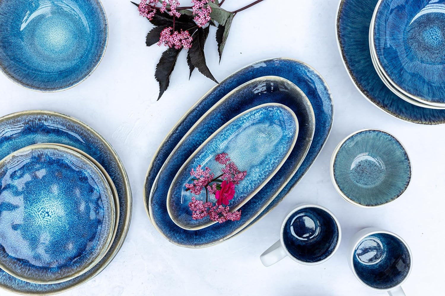 MÄSER 934092 Serie Frozen, Geschirr Set Aus Keramik Für 4 Personen, 16-Teiliges Kombiservice Mit Organischen Formen, Blau Gesprenkeltes Service, Steinzeug, Dunkelblau Set di stoviglie Naty Shop