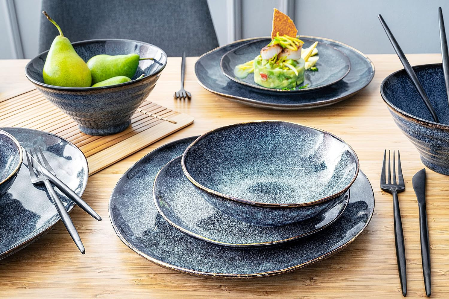 SÄNGER | Set de veselă Tokyo cu 12 piese, set de veselă din gresie pentru 4 persoane, inclusiv farfurii de cină, farfurii de desert și boluri, albastru închis cu accente negre | COLECȚIA PREMIUM