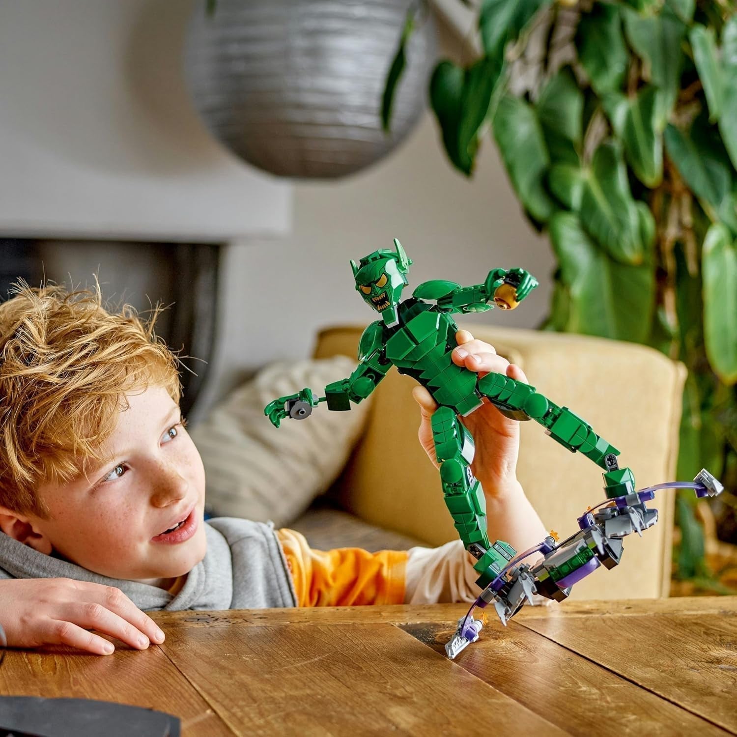 LEGO Marvel Green Goblin Personaggio da costruzione, Giocattolo costruibile mobile del Super cattivo per bambini 8+, ragazzi e ragazze, Set universo di Spider-Man con cursori e bombe zucca, Idea regalo supereroe 76284 Set da costruzione Acquista dal negozio LEGO