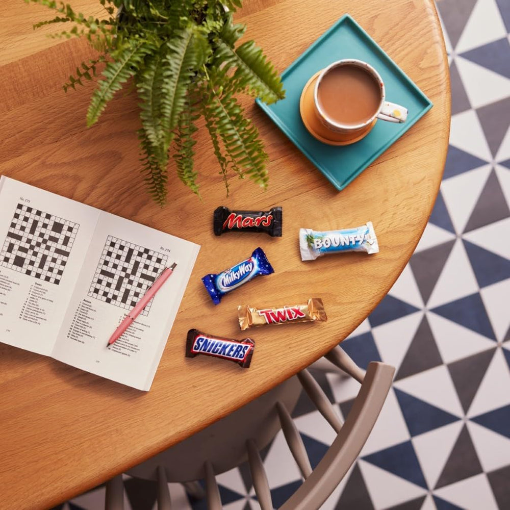 Confezione mista mini cioccolato, 71 mini snack al cioccolato (Mars, Snickers, Bounty, Twix, Milky Way) sotto forma di caramelle, ideali per una serata di football americano (1400 g)