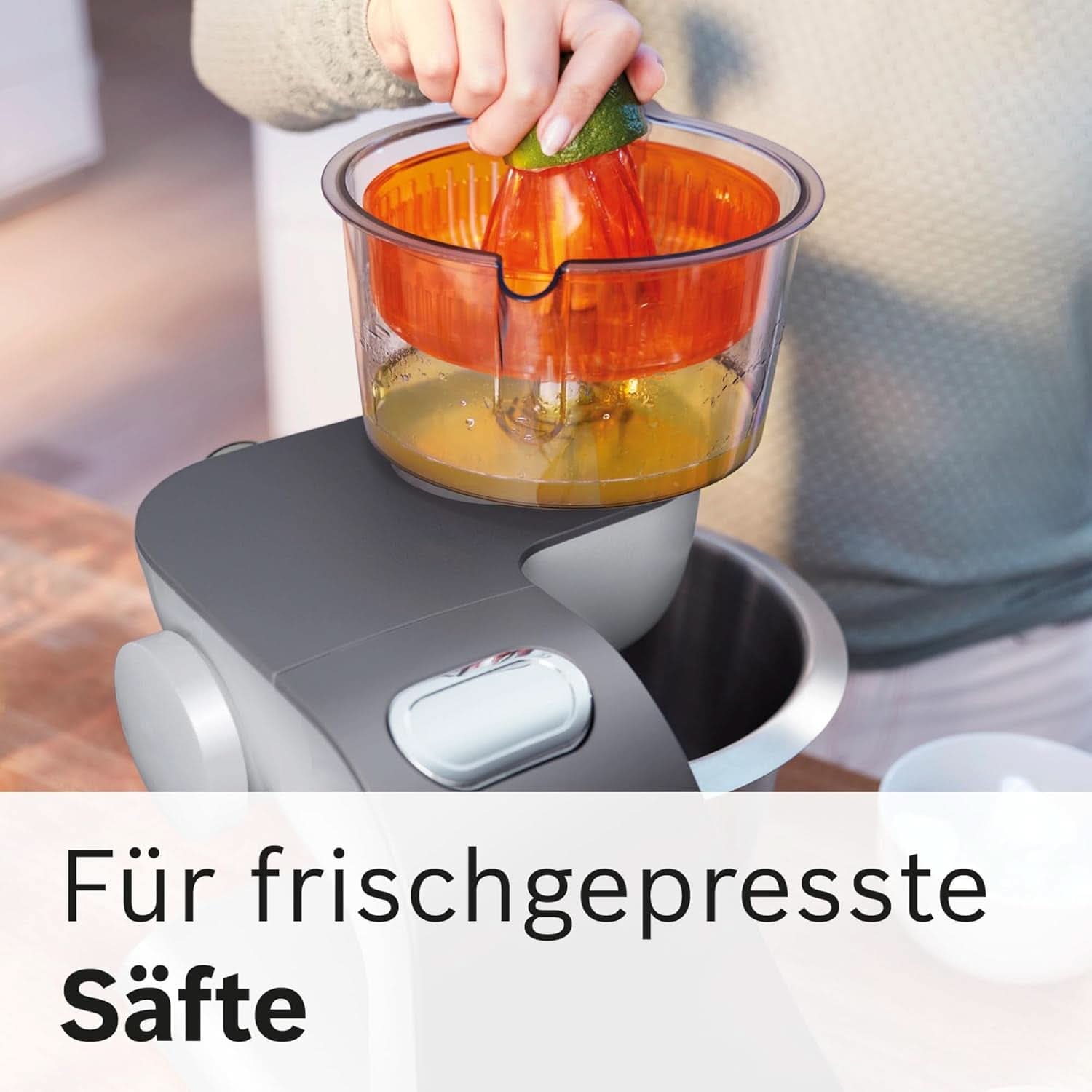 Bosch Küchenmaschine Serie 4 MUM56340, Schüssel 3,9 L, Mixer 1,25 L, Fleischwolf, Zitruspresse, Planetenrührwerk, Knethaken, Schlag-, Rührbesen, Durchlaufschnitzler, 3 Scheiben, 900 W, Argento/Grau Madre e bambino Naty Shop