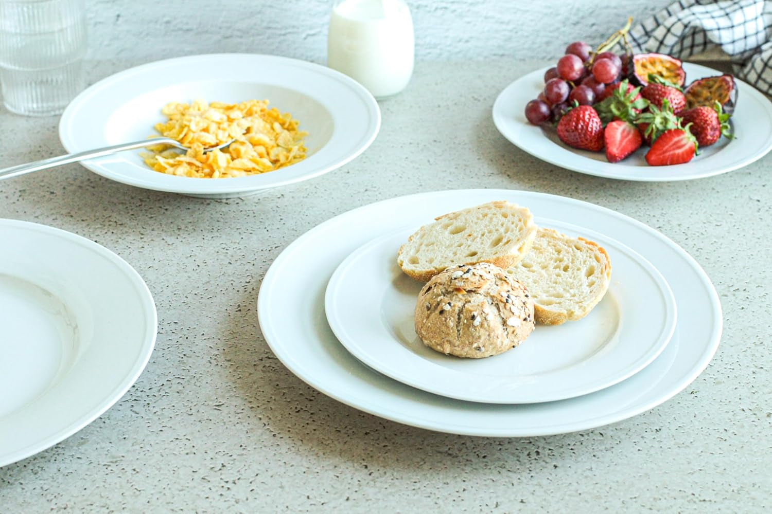 Set de veselă din porțelan MÄSER Arlona, 18 piese pentru 6 persoane, atemporal și elegant, alb