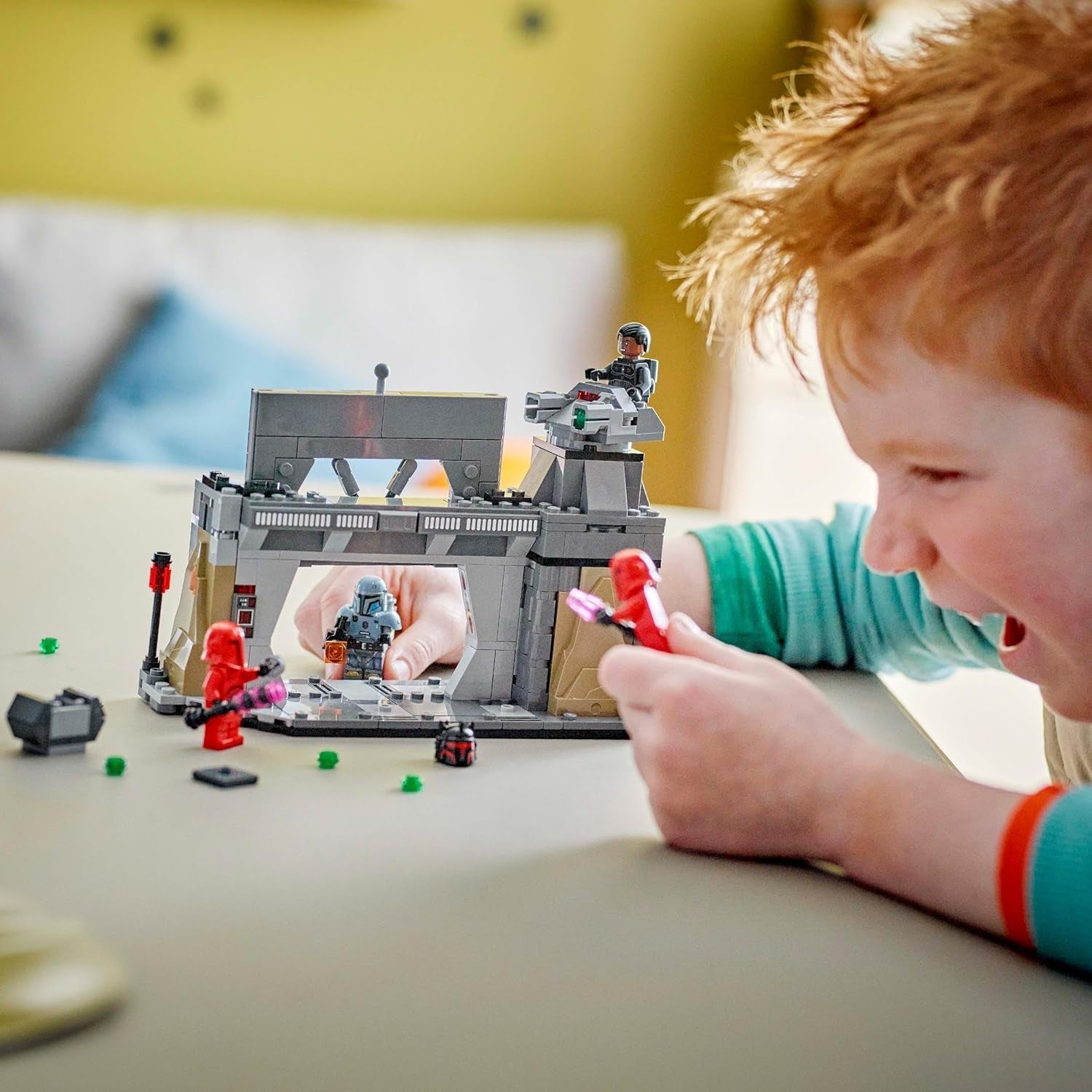 LEGO Star Wars: Il duello mandaloriano tra Paz Vizsla e Moff Gideon, giocattolo da costruzione da collezione per bambini, idea regalo per ragazzi e ragazze creativi sopra i 7 anni, giocattolo mandaloriano 75386 Set da costruzione Beuche den LEGO-Store