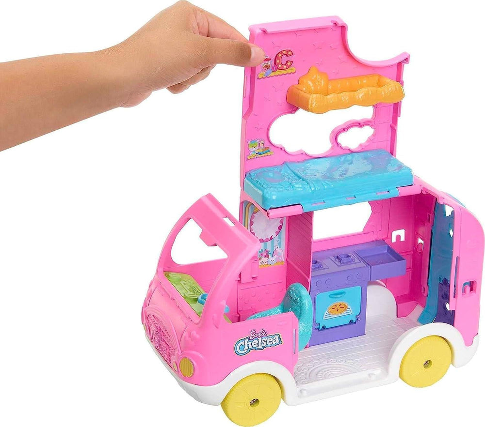 Rulotă Barbie Chelsea 2 în 1 - Vehicul de jucărie cu piscină, hamac și zonă de luat masa, pentru joacă imaginativă și povești, vârste 3+, HNH90