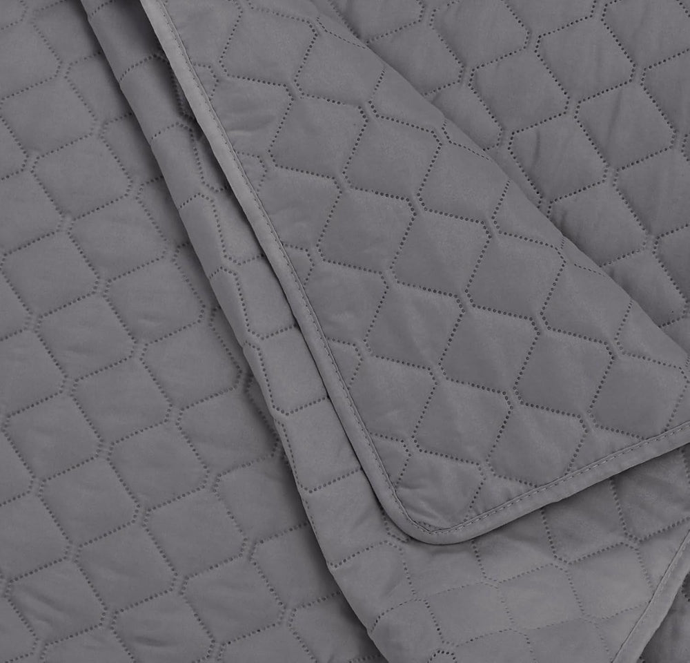 Piumino oversize Amazon Basics con rilievo, 170 X 210 cm, motivo a rombi grigio scuro Letti e coperte Richiedi il negozio Amazon Basics