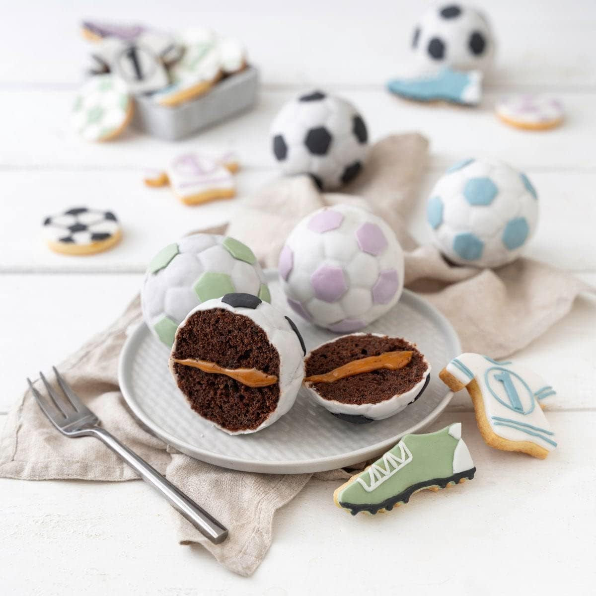 Zenker 12Er Muffinform – Muffinbackblech Für Muffins Und Cupcakes Aus Der Serie Soccer Baking– Hitzebeständiges 12Er Muffinblech Mit Antihaftbeschichtung, Schwarz Stampi e vassoi per cuocere Naty Shop