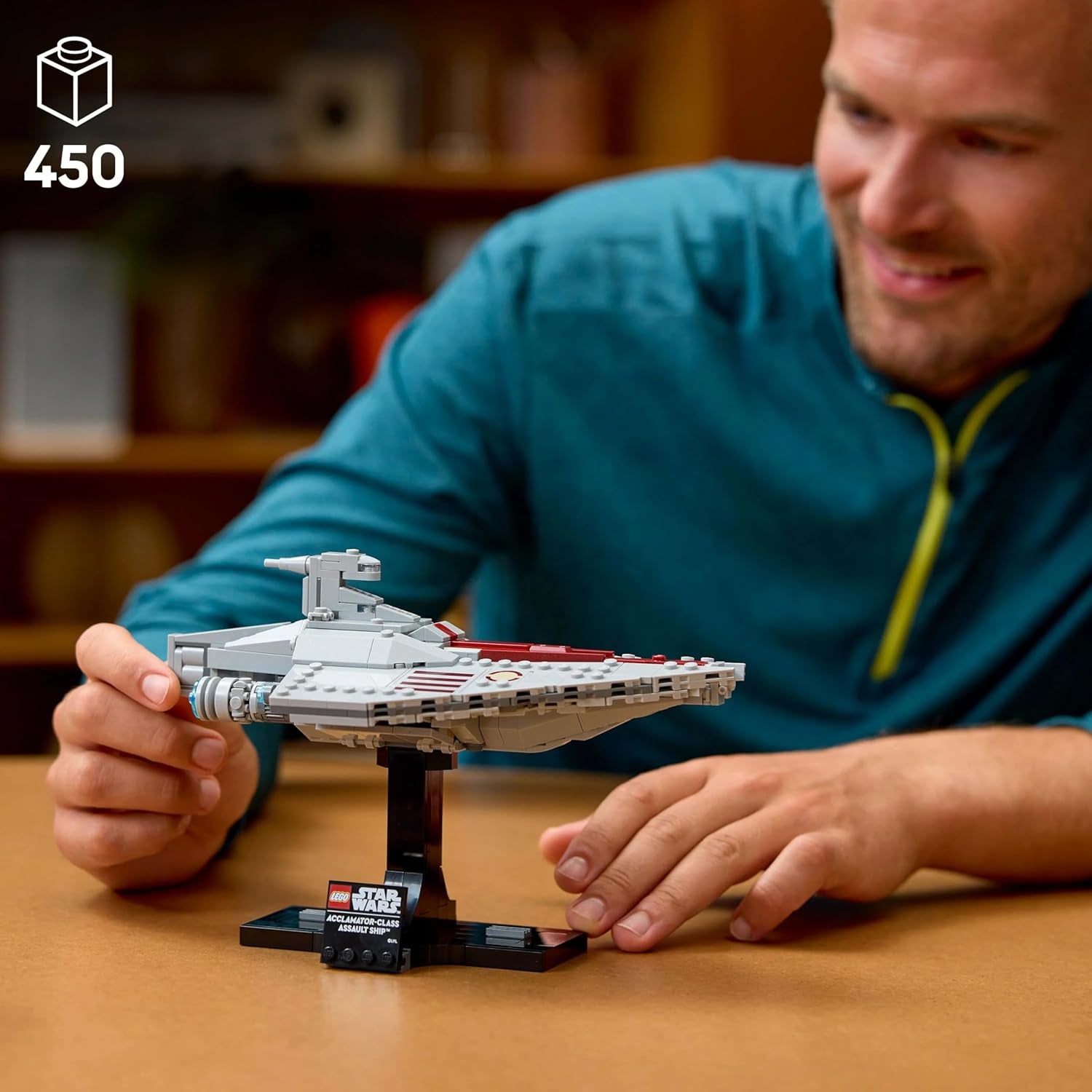 LEGO Star Wars 75404 Nave d'assalto di classe Acclamator dell'Attacco dei Cloni - Astronave da collezionare, costruire ed esporre - Set di costruzione Fantasy - Regalo per adulti e fan adolescenti Set di costruzione Besuche den LEGO-Store