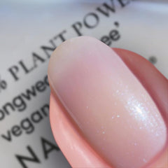 Nails Inc - Smalto per unghie vegano GLOWING SOMEWHERE Plant Power - 73% a base vegetale, 100% vegano e cruelty free - Manicure perfetta, Perla scintillante - Per nail art ecologiche