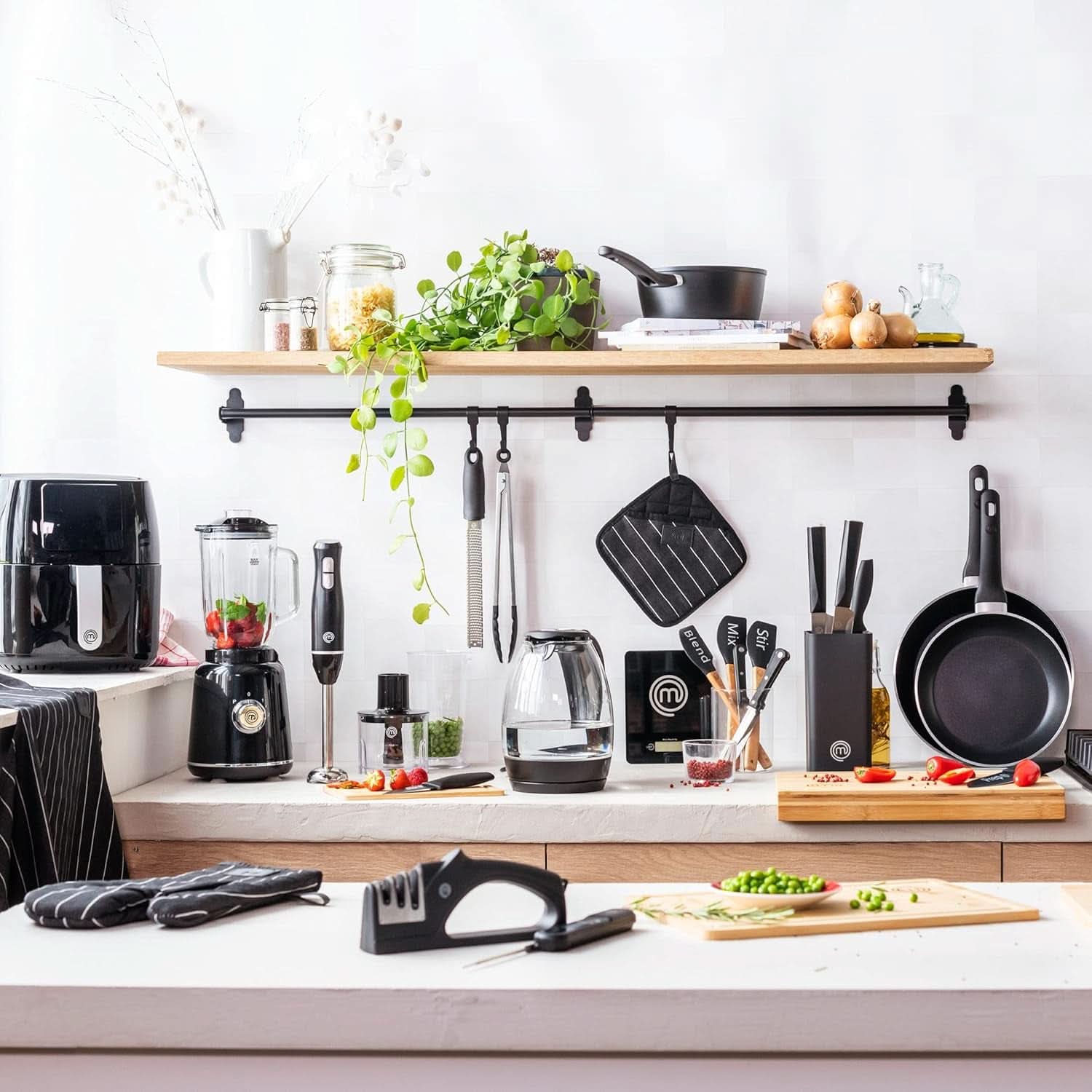 Masterchef Stabmixer, Pürierstab Mit Spritzschutz, Zauberstab Küchengerät, Elektrische Mixstab Hand Blender Mit 2 Geschwindigkeiten, Eintauchfunktion, Spülmaschinenfeste Komponenten, 200W, Schwarz Kitchen Naty Shop