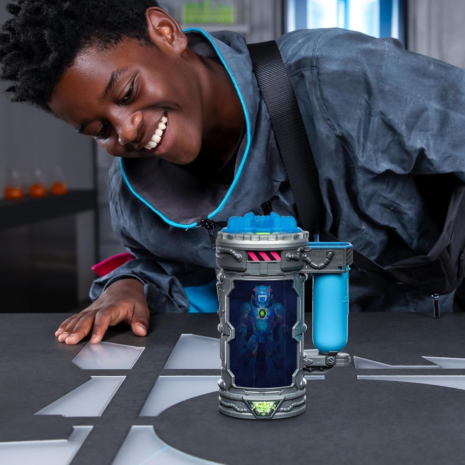 Traslochi; Muovi la bestia definitiva. Sperimenta e crea l'action figure Stealth Panther di Mrbeast. 3 da collezionare, Iconic Panther, Stealth Panther, Metallic Panther Action figure Naty Shop