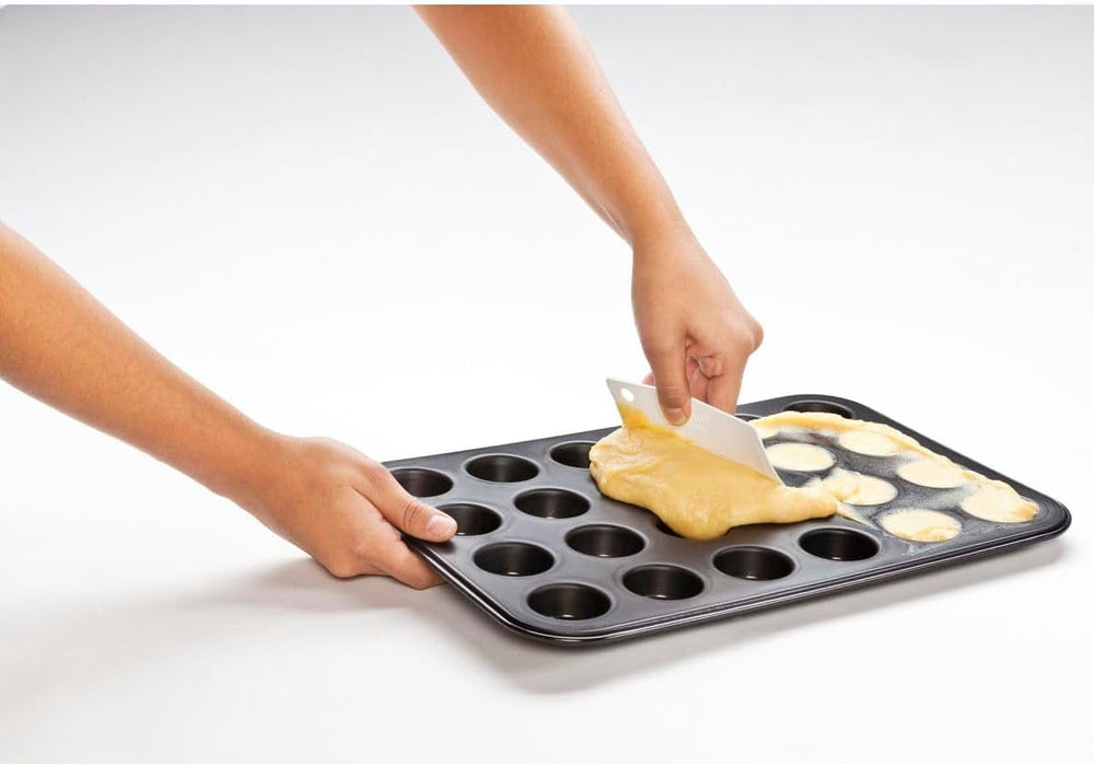 Zenker 6541 Nero Metallizzato 24Er Mini-Muffinform – Antihaftbeschichte Für Perfekte Mini-Muffins, Ø 4.5 Cm, ​​​​Made in Germany Stampi e teglie da forno Naty Shop