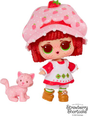 LOL Surprise! Loves Strawberry Shortcake Tots – Păpuși parfumate de colecție cu 7 surprize, animal de companie, modă, pantofi, pălărie, set de joacă cu căsuță convertibilă în formă de căpșuni, vârste 4+