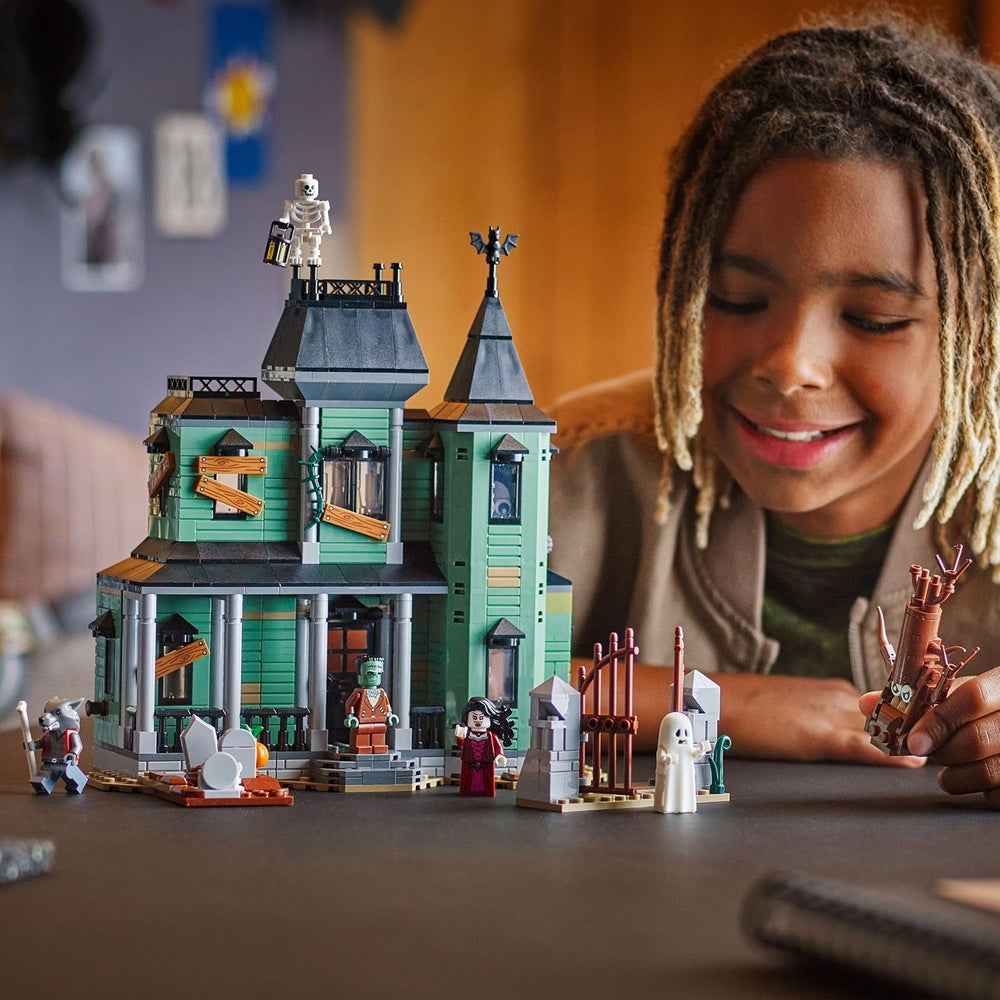 LEGO Creator Geisterhaus - 3-in-1 Spielzeug mit Haus - Bauset umbaubar in Schiff oder Zug - Mit 5 gruseligen Minifiguren - Cooles Halloweengeschenk für Jungen und Mädchen ab 9 Jahren - 31167