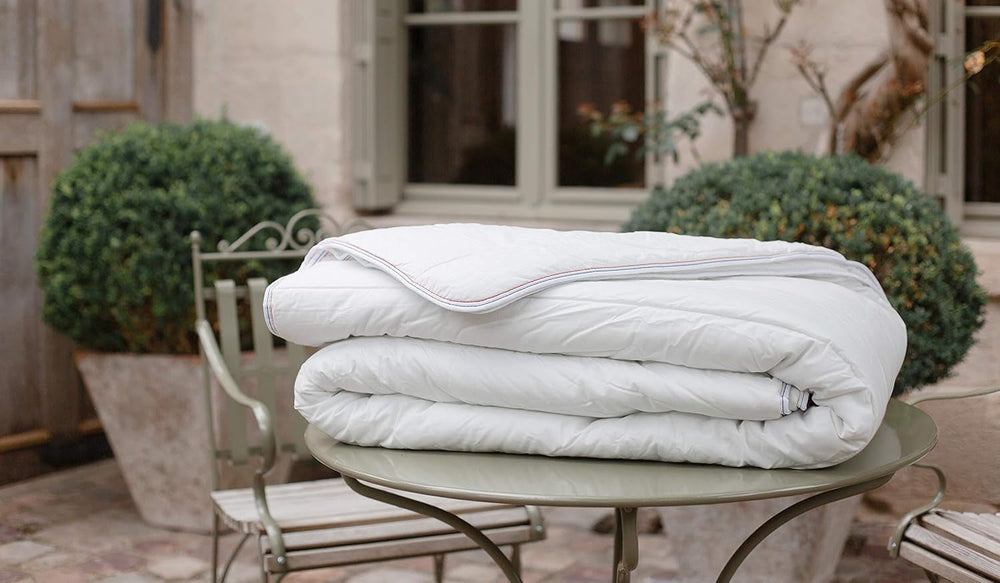 COLAS NORMAND Plapumă caldă, lavabilă la 95°C, 240 X 220 Cm, durabilă, microfibră, moale, mătăsoasă și confortabilă, fabricată în Franța, albă Plapumi si pilote Naty Shop